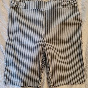 Women's dress shorts size XL